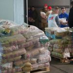 Брянцы собрали целый вагон продуктов в помощь населению Донбасса