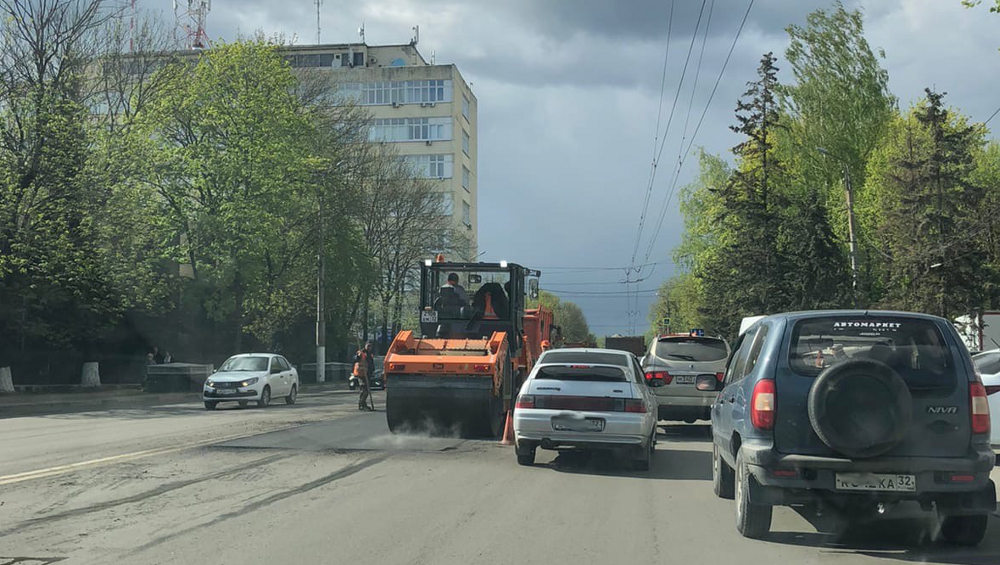 Брянцы поспорили из-за вызванной ремонтом дороги пробки на Красноармейской