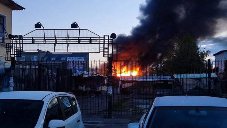 В Бежицком районе Брянска сгорел склад на улице Союзной