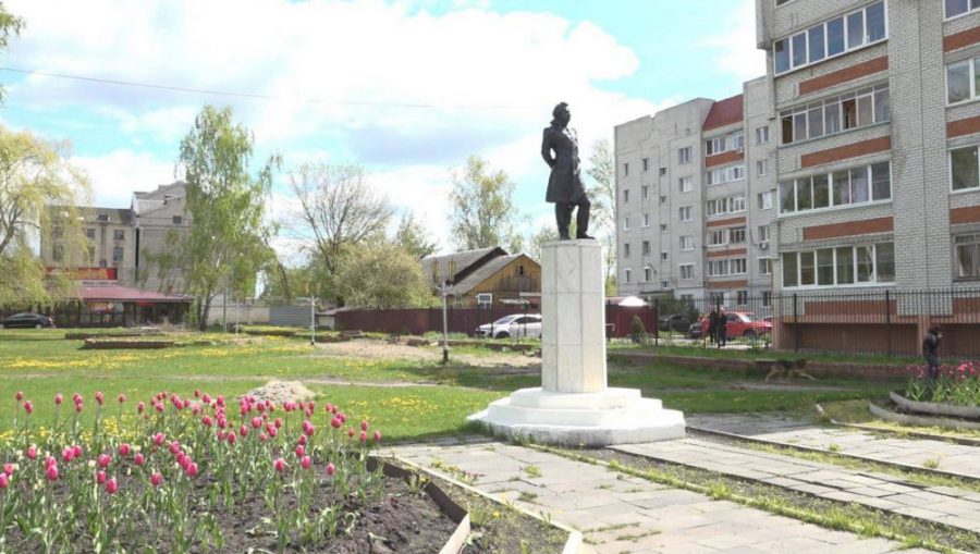 В Брянске в 2023 году приведут в порядок сквер имени Пушкина и 11 дворов многоэтажек