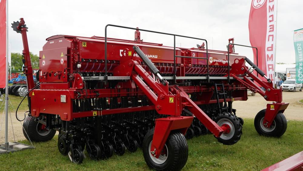 «Брянсксельмаш» представил зерноуборочный комбайн «GS1218 Делюкс» в Краснодаре