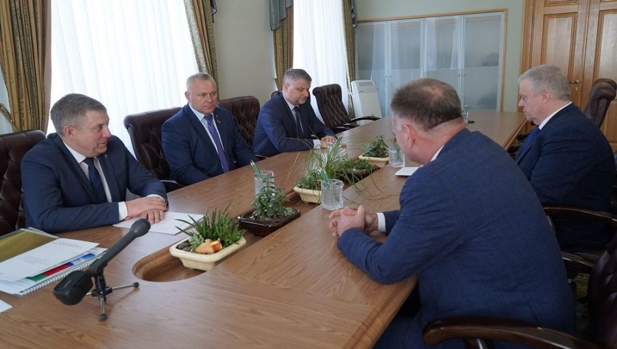 Брянский губернатор Богомаз встретился с главой центра спецсвязи Гайченей