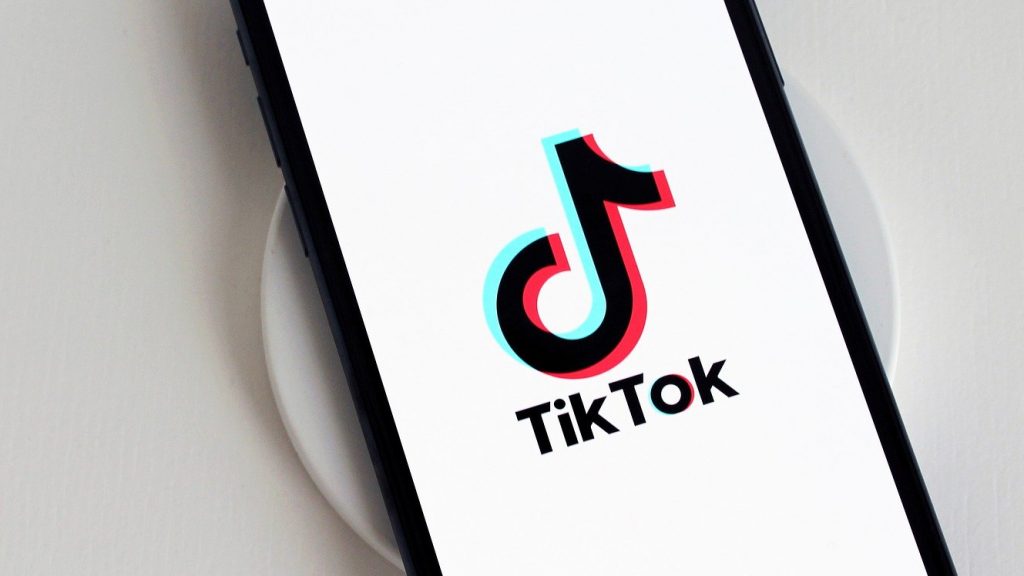 Жителям Брянской области будут напоминать о нарушении законов компаниями TikTok и Telegram