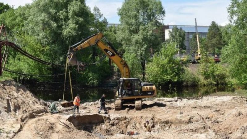 Брянские депутаты побывали в Сураже с инспекцией на строительстве моста
