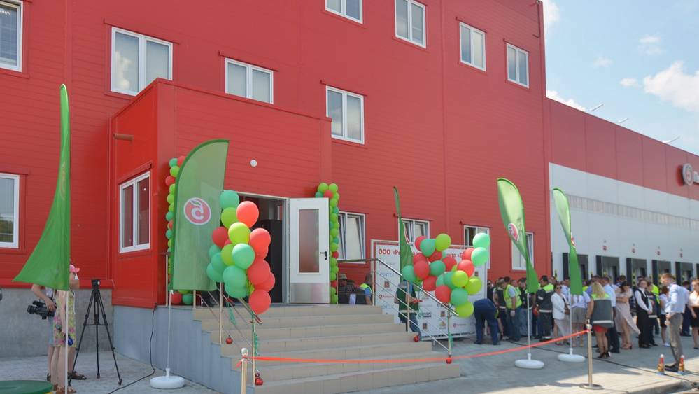 «Накормим и себя, и соседей!» В Брянске открыли мощный распределительный центр торговой сети «Пятёрочка»
