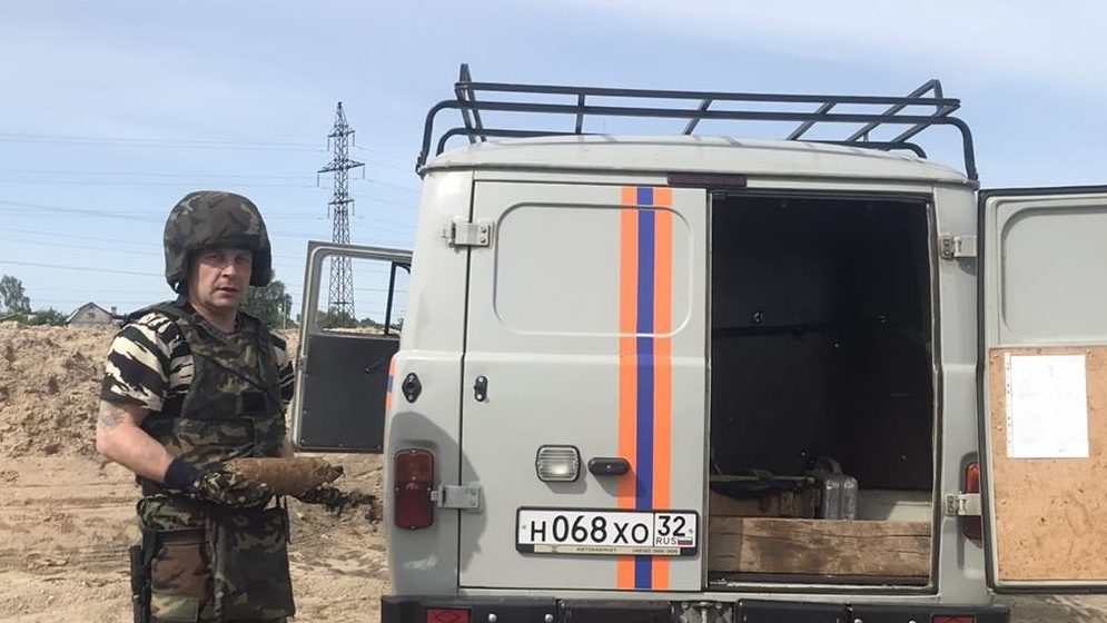 В Бежицком районе Брянска на берегу Десны обнаружили две авиабомбы