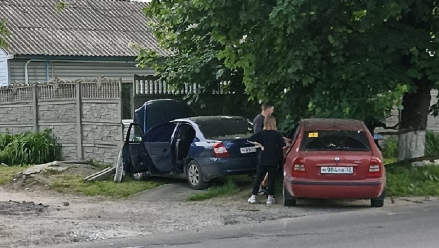 В Брянске на Городищенской горке произошло ДТП с двумя автомобилями