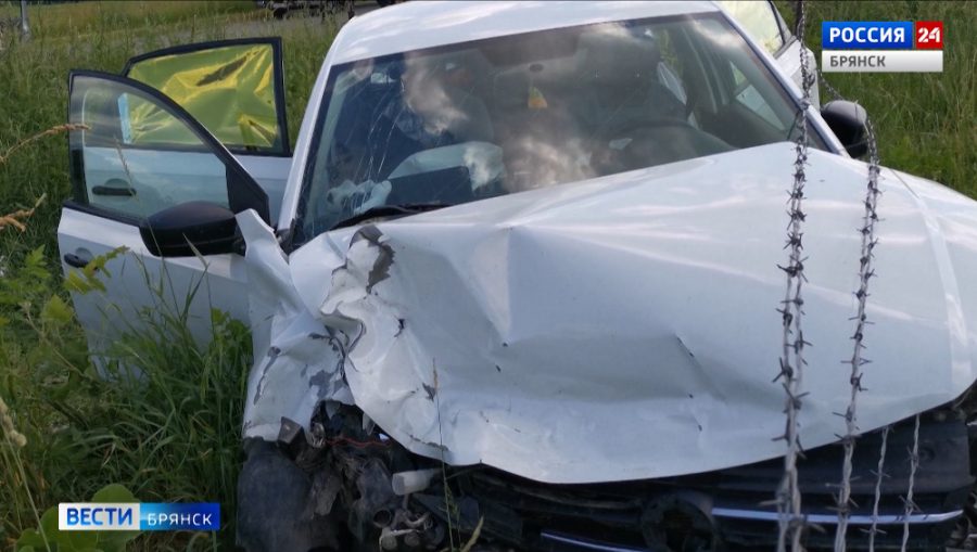 Под Почепом в ДТП погиб водитель «Рено Логан» и травмировались трое детей
