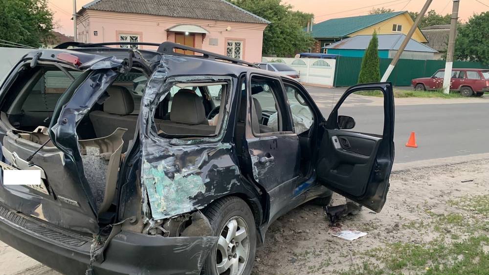 В Стародубе в ДТП погиб 24-летний водитель автомобиля Mazda, пассажир ранен