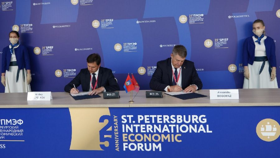 Брянский губернатор Богомаз подписал в Петербурге инвестсоглашения на миллиарды рублей