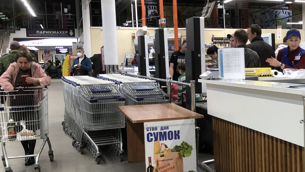 Приросло: в брянском гипермаркете «Линия» отказались снимать маски