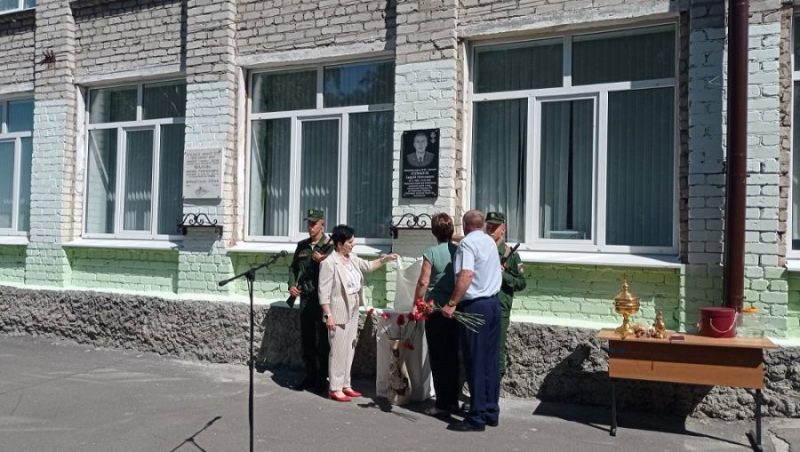 В Брянской с могилы погибшего в зоне СВО Андрея Колмыкова украден флаг военной разведки