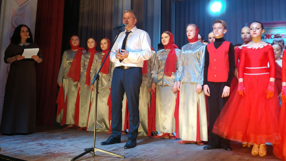 Брянцы собрали в школу 58 первоклассников подшефной Брянки в ЛНР