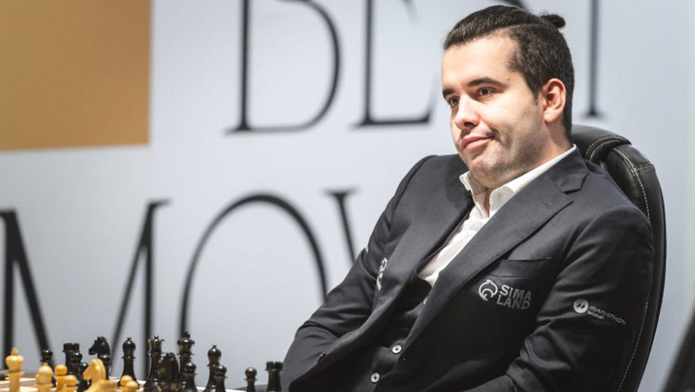Брянский шахматист Ян Непомнящий остался лидером турнира претендентов