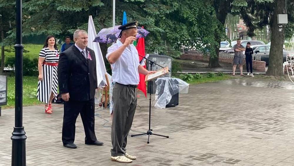 В Локте установили памятный знак всем служившим в Военно-морском флоте России