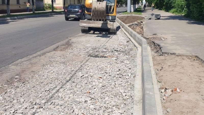 В Брянске подрядчик приступил ко второму этапу ремонта дороги на улице Пушкина