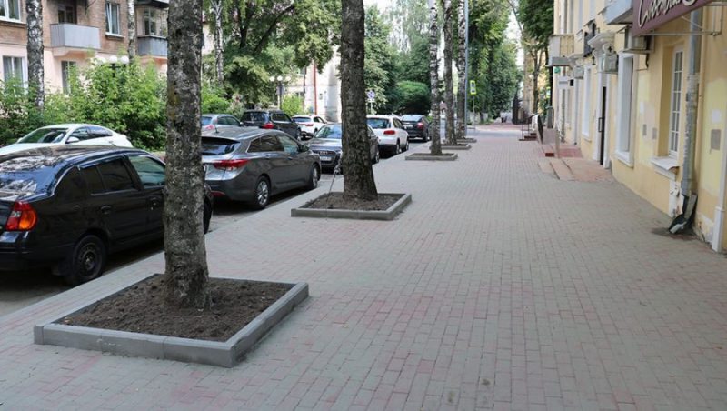 В Брянске на Октябрьской улице тротуары отремонтировали на 85 процентов