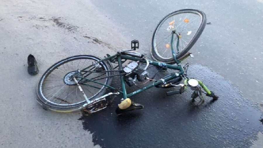 В Клинцах автомобилистка разбила голову 51-летней велосипедистке