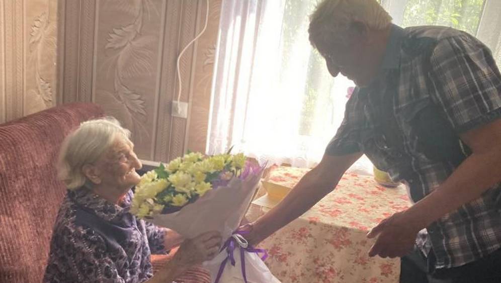 В Брасовском районе поздравили 98-летнюю бывшую партизанку Тамару Урвачеву