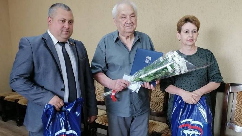 В Новозыбковском городском округе поздравляли с 85-летним юбилеем старейшего члена партии