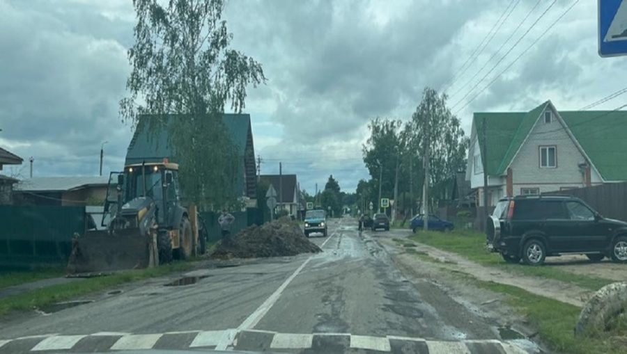 В Клетне Брянской области коммунальщика наказали за повреждение дороги