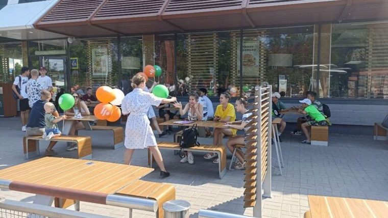 В Белгороде открылось первое кафе сети «Вкусно – и точка»