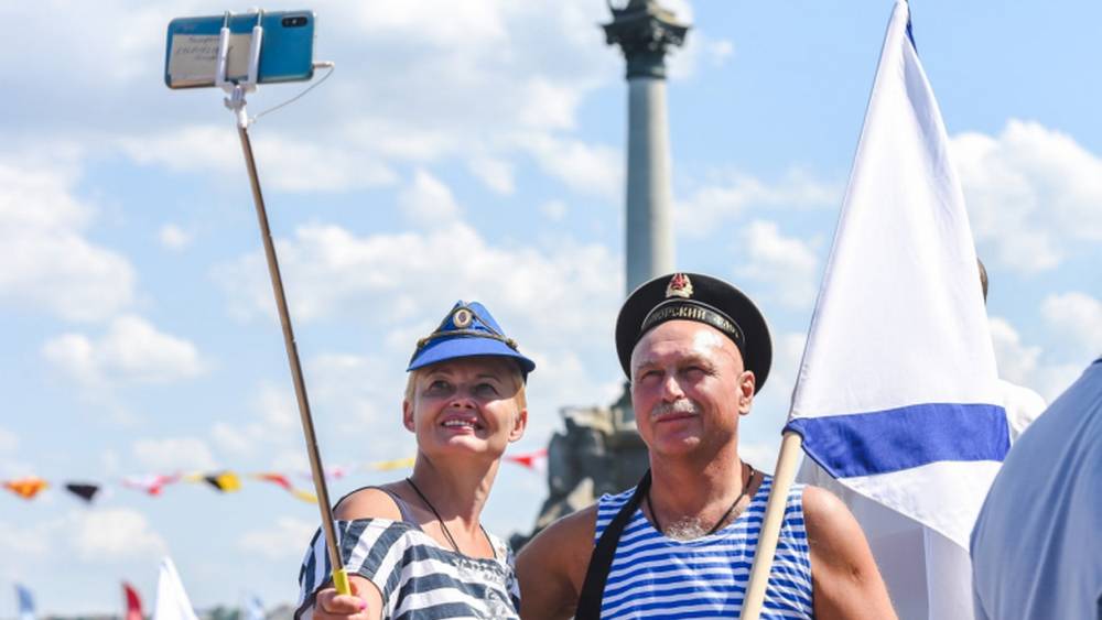 Брянский губернатор Богомаз поздравил моряков с Днем Военно-Морского флота
