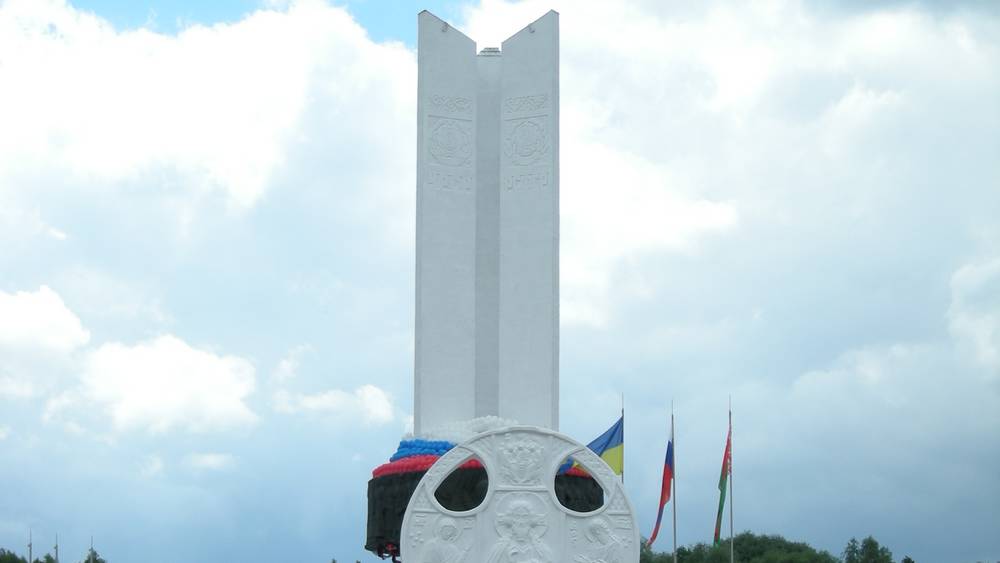 Сотрудники пункта пропуска в Брянской области сообщили о хлопке возле монумента Дружбы