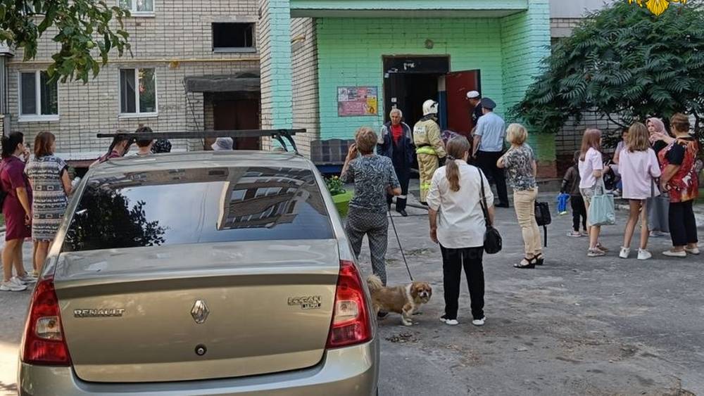 В Брянске из-за пожара эвакуировали жильцов дома на Московском проспекте
