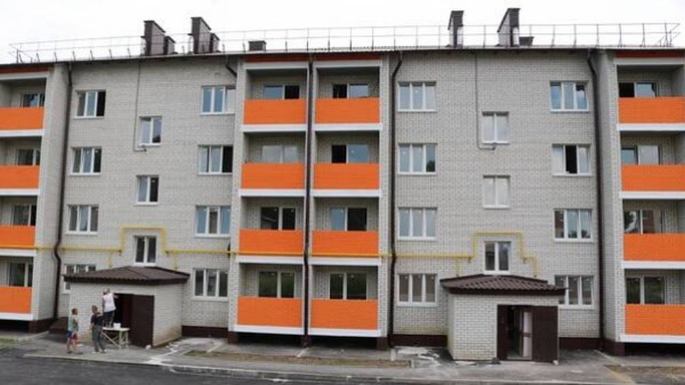 31 семья из поселка Комаричи Брянской области получила ключи от новых квартир