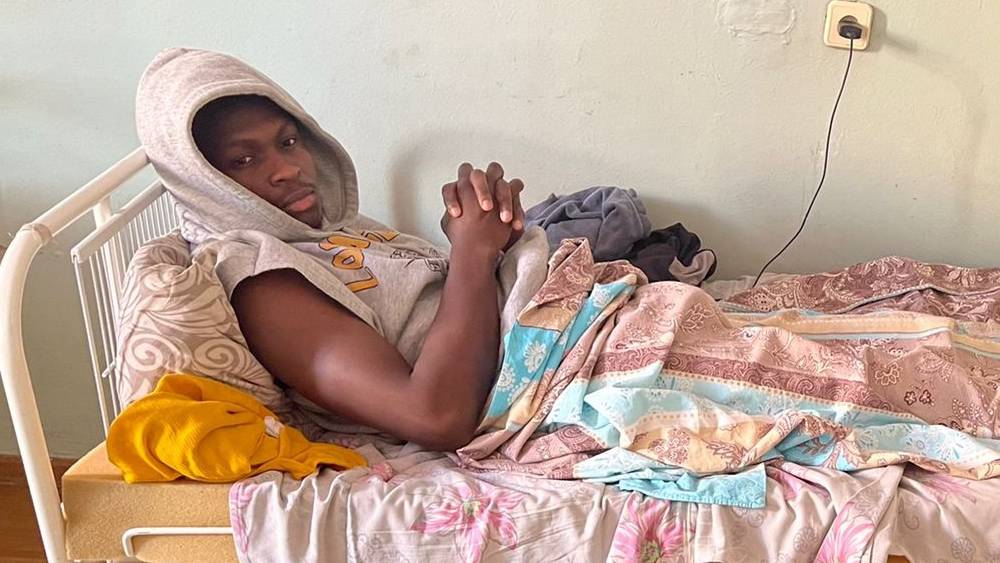 В Брянске у студента из Африки парализовало ноги, он попросил о помощи