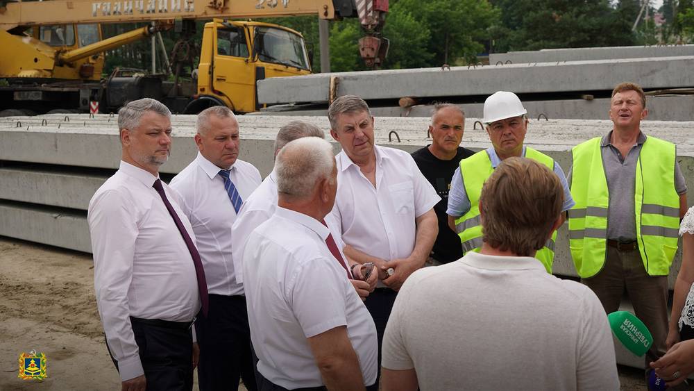 В Сураже брянский губернатор проинспектировал строительство нового моста