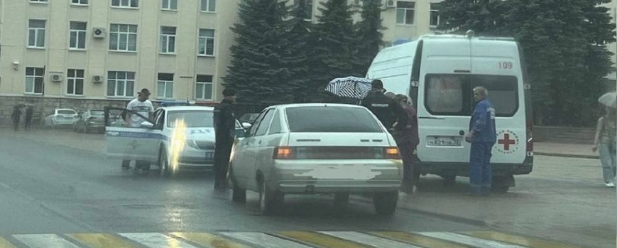 В Брянске на площади Ленина водитель автомобиля сбил заведующую детсадом
