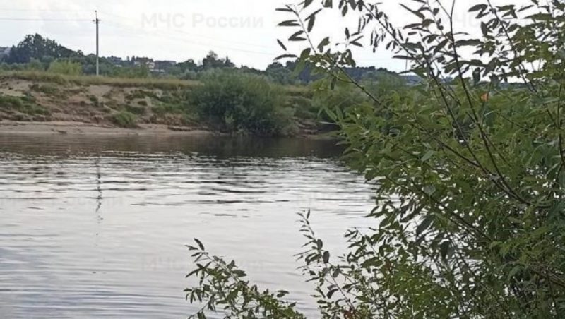 В Бежицком районе Брянска из реки Десны подняли тело погибшего мужчины