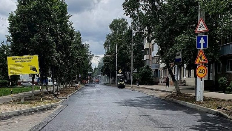 В Брянске начали укладывать асфальт на дороге по улице Димитрова