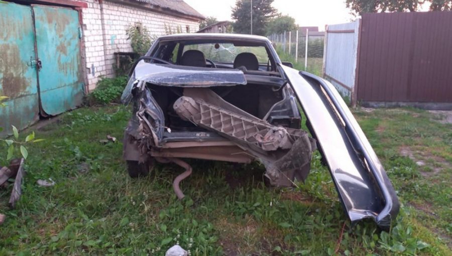 В Карачевском районе лишенный прав автомобилист сбил мотоцикл с двумя людьми