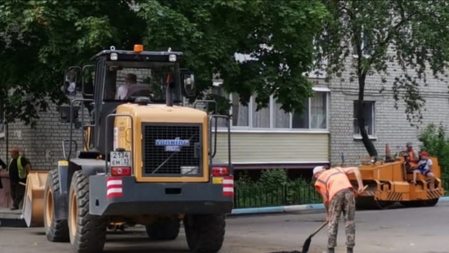 В Брянске в переулке Гончарова восстановили разрушенный при ремонте асфальт