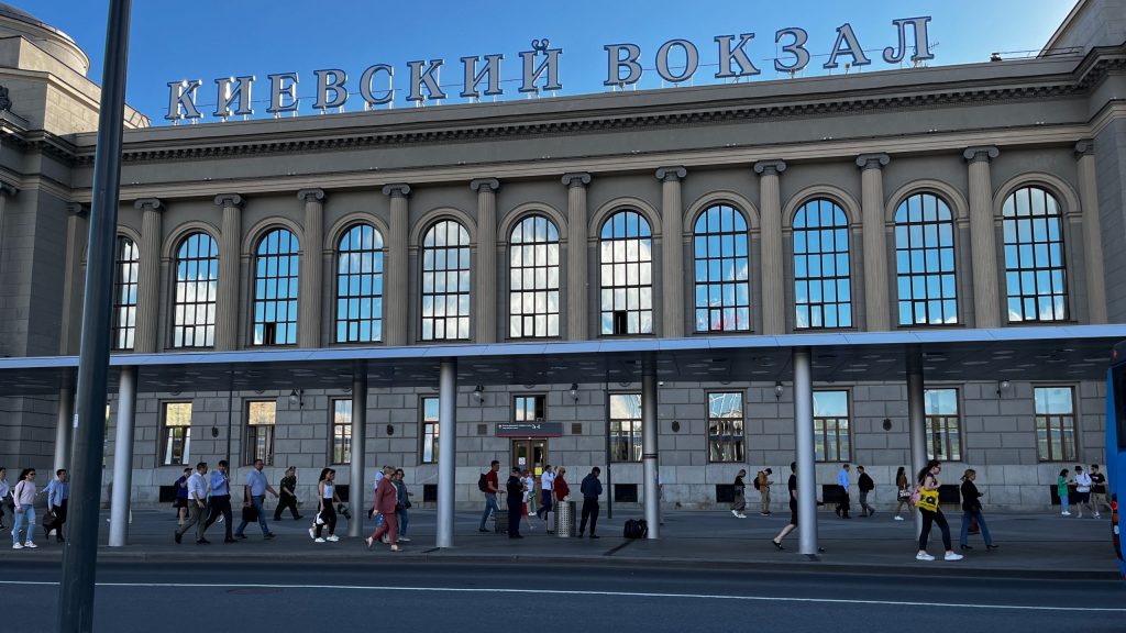 Вслед за Киевским вокзалом надо будет переименовывать и Матвиенко