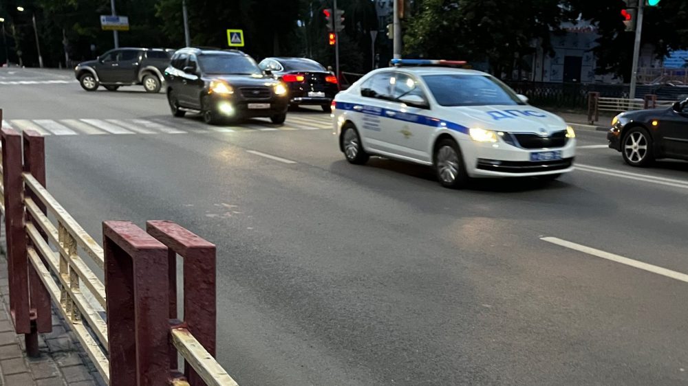 В Брянской области за сутки у водителей-должников отобрали 17 автомобилей