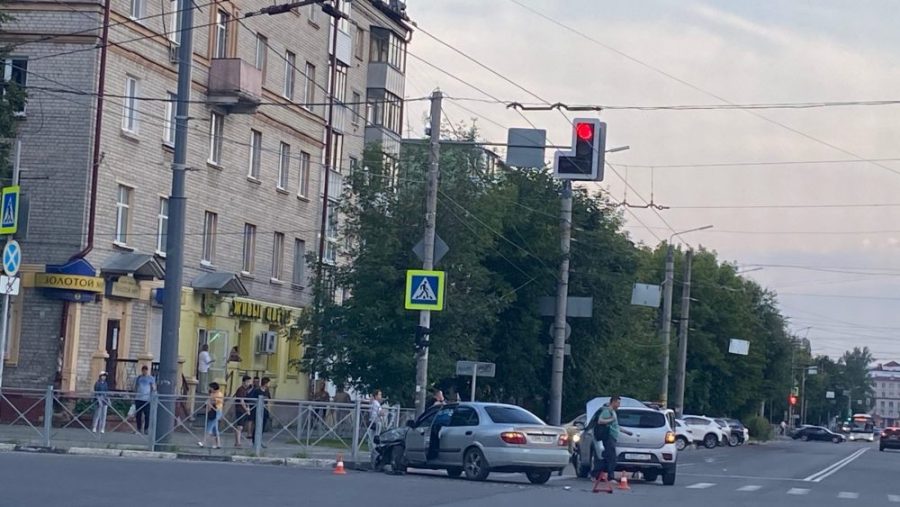 В Брянске ДТП возле «БУМ-сити» устроила 35-летняя автомобилистка