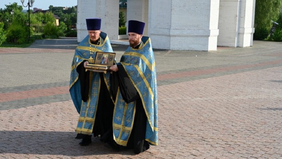 В Брянск в собор доставлен ковчег с частью пояса Пресвятой Богородицы