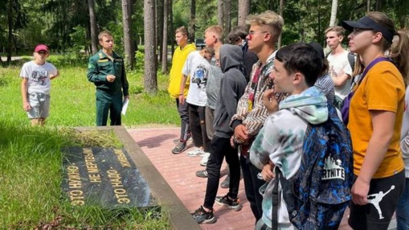 В комплексе «Лесникам-партизанам» прошла экскурсия для воспитанников школы «Витязь»