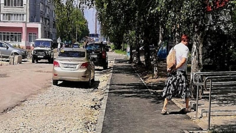 В Брянске продолжили расширять дорогу на улице Медведева