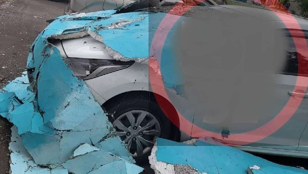 В Брянске фрагменты посвященного летчикам мурала обрушились на автомобиль