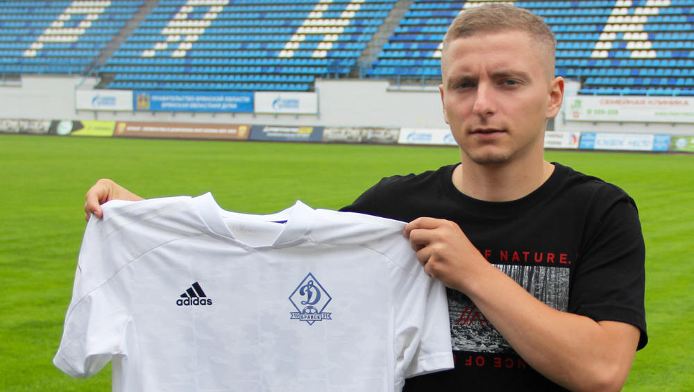 Голкипер Илья Сухорученко решил остаться в футбольном клубе «Динамо-Брянск»