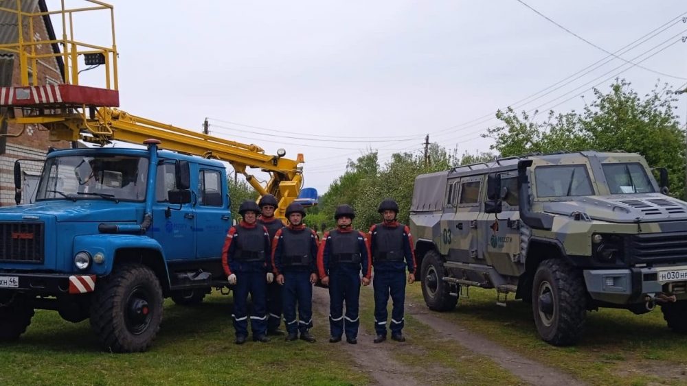 Брянские энергетики под защитой Росгвардии восстановили снабжение приграничного села