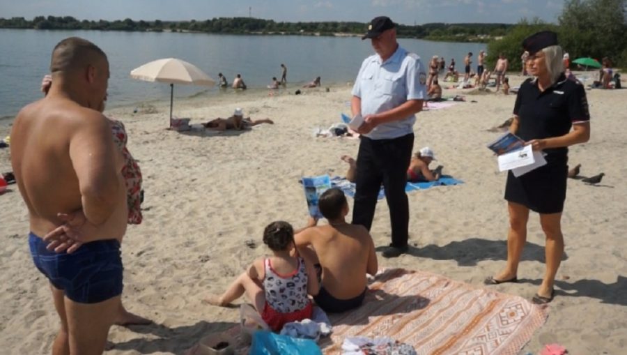 В Брянске полицейские напомнили правила безопасного поведения на воде