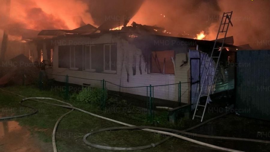 В Суземке ночью сгорел частный жилой дом