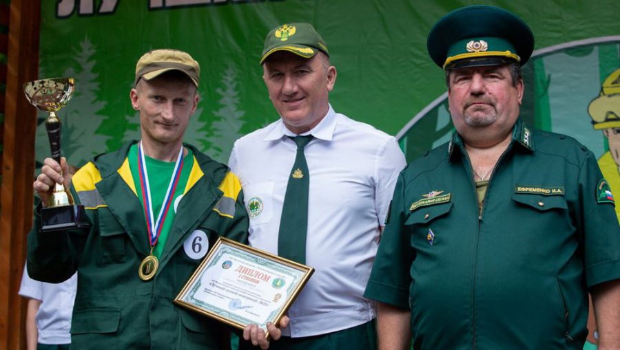 В Брянской области лучшим лесным пожарным стал Сергей Стёпин из Навли