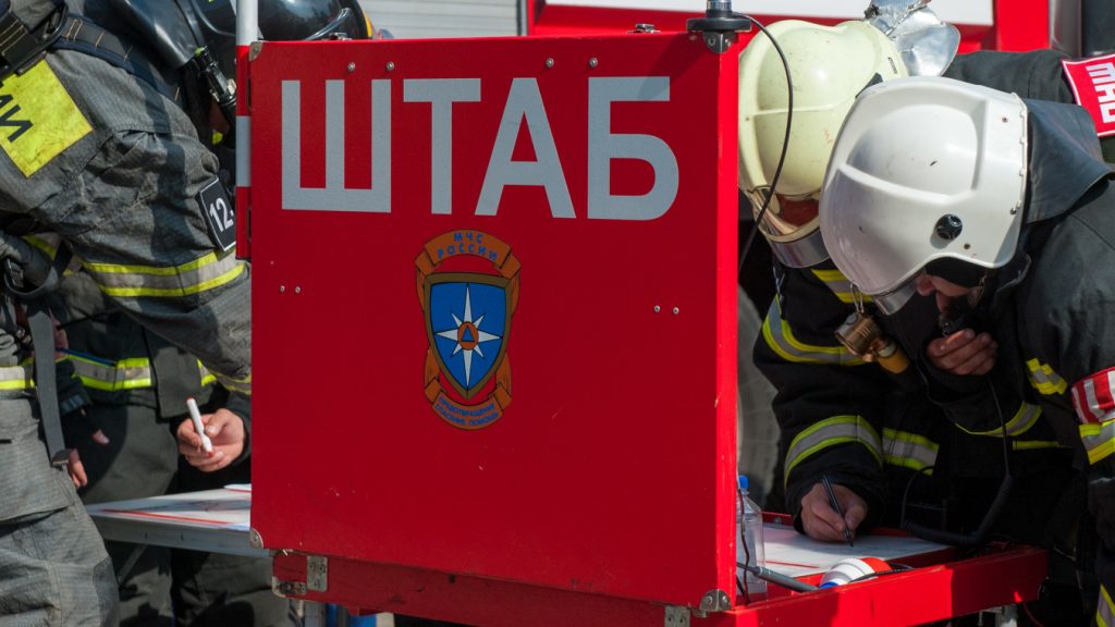 В Брянске потушили пожар после атаки БПЛА на административное здание